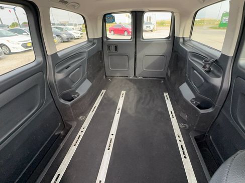 Used 2018 Mercedes-Benz Metris Passenger image 18