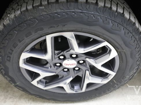 New 2026 GMC Sierra 1500 SLT w/ SLT Premium Package AWD/4WD image 31