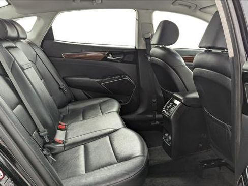 Used 2019 Kia Cadenza Premium image 18