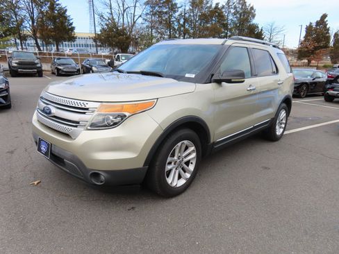 Used 2011 Ford Explorer XLT w/ 201A Rapid Spec Order Code image 3