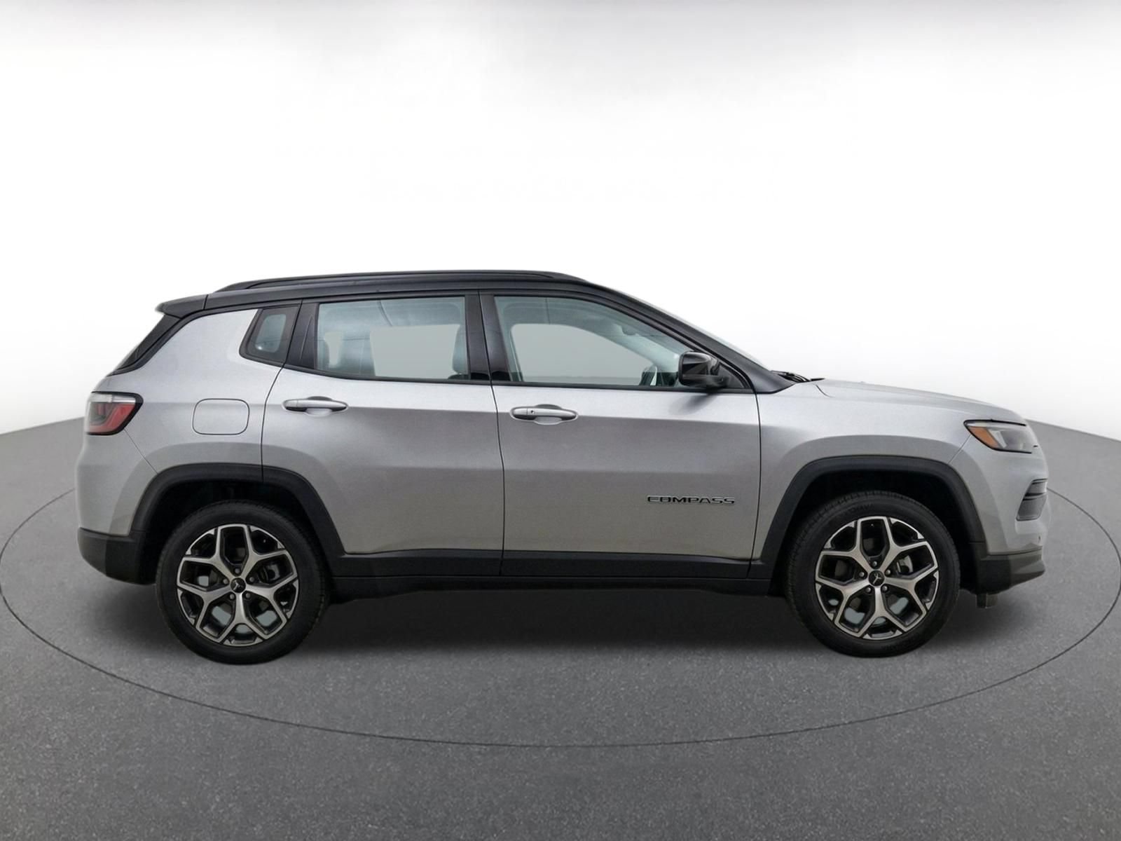 Used 2025 Jeep Compass Limited AWD/4WD image 9