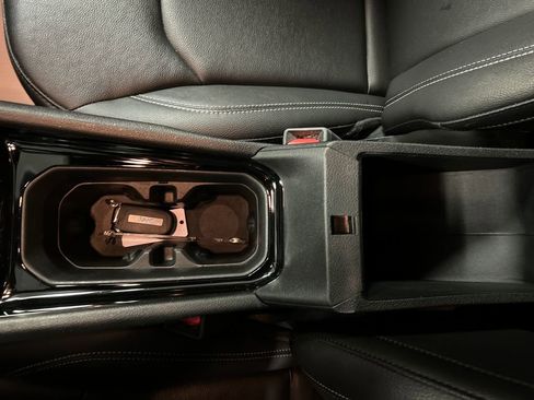 Used 2025 Jeep Compass Limited image 21