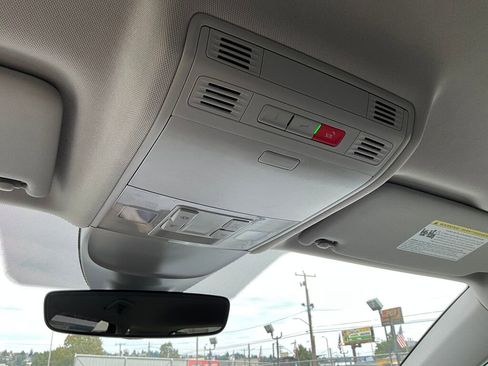 New 2025 Volkswagen Taos SE image 15