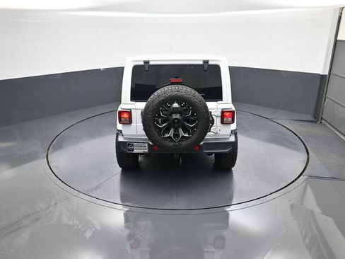 Used 2018 Jeep Wrangler Unlimited Sahara AWD/4WD image 30