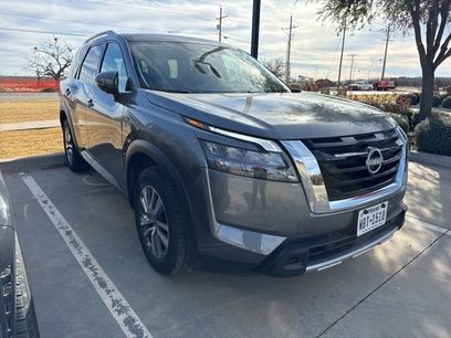 Certified 2025 Nissan Pathfinder SL