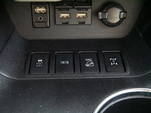 Used 2019 Toyota Highlander LE image 27