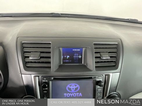 Used 2013 Toyota Highlander SE FWD image 32