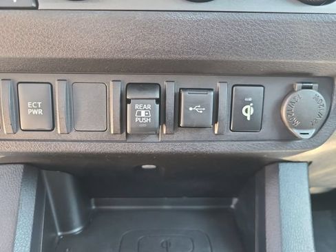Used 2020 Toyota Tacoma TRD Sport AWD/4WD image 26