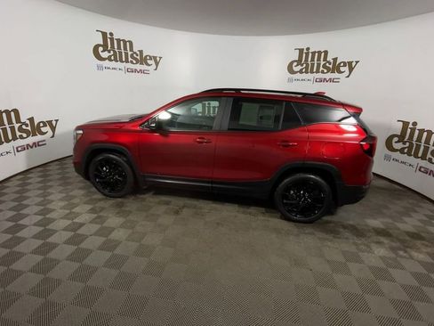 Used 2023 GMC Terrain SLE w/ Driver Convenience Package image 5