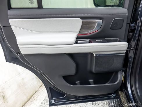 Used 2025 Ford Expedition Platinum w/ Platinum Ultimate Package AWD/4WD image 23