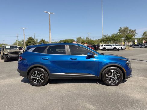 Used 2025 Kia Sportage EX FWD image 2
