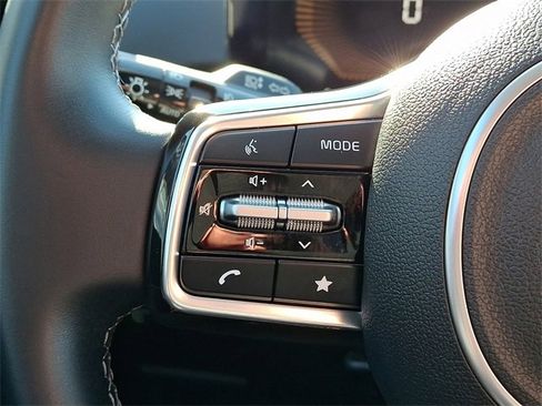 Certified 2025 Kia Sorento EX w/ Panoramic Sunroof Package image 22