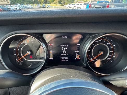 Used 2022 Jeep Wrangler Unlimited Sahara AWD/4WD image 36
