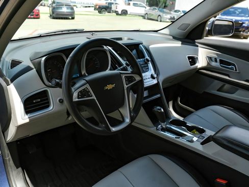 Used 2017 Chevrolet Equinox Premier w/ Enhanced Convenience Package AWD/4WD image 2