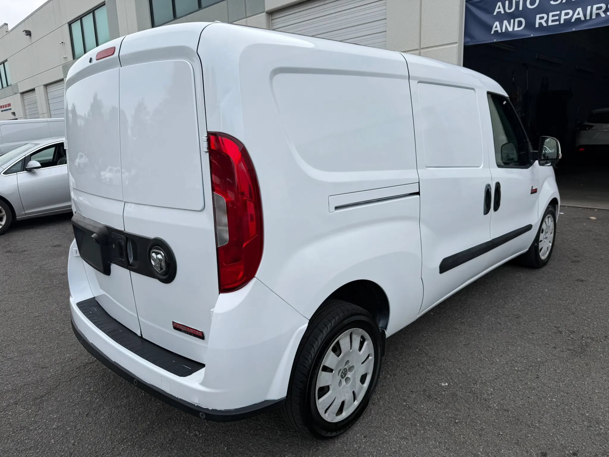 Used 2018 RAM ProMaster City Tradesman SLT FWD image 12