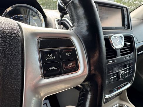 Used 2012 Chrysler Town & Country Limited FWD image 32