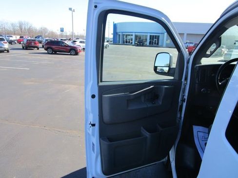 Used 2021 Chevrolet Express 2500 LT w/ LT Preferred Equipment Group image 16