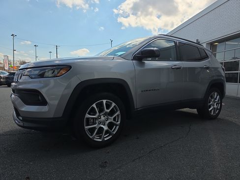 Used 2022 Jeep Compass Latitude image 31