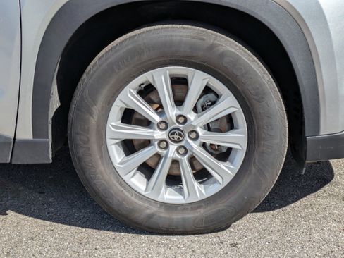 Used 2024 Toyota Grand Highlander XLE image 11