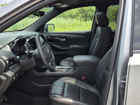 Used 2023 Chevrolet Traverse RS AWD/4WD image 5