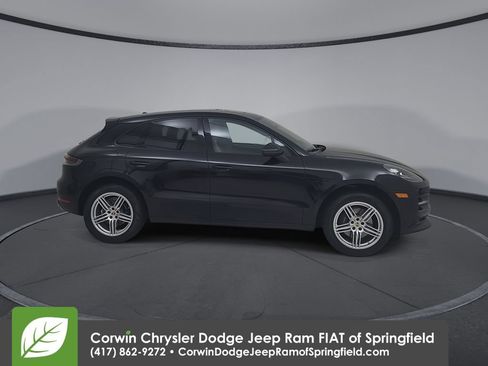Used 2020 Porsche Macan AWD/4WD image 17