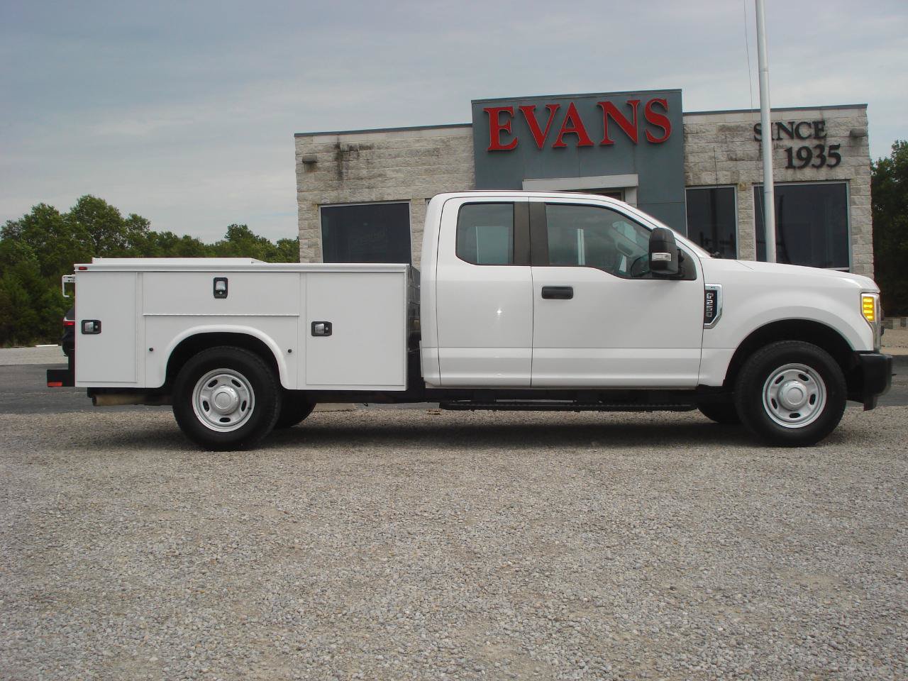 Used 2017 Ford F250 XL w/ Power Equipment Group RWD image 1