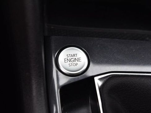 Used 2024 Volkswagen Tiguan SE AWD/4WD image 17