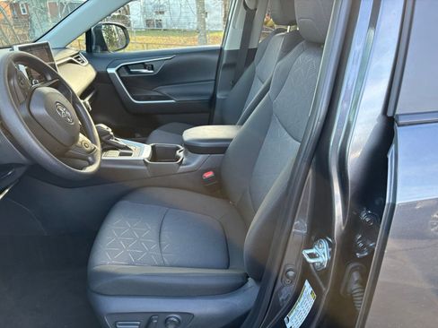 Used 2025 Toyota RAV4 XLE image 27