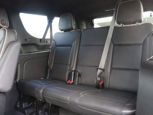 Used 2023 Chevrolet Suburban Premier image 14