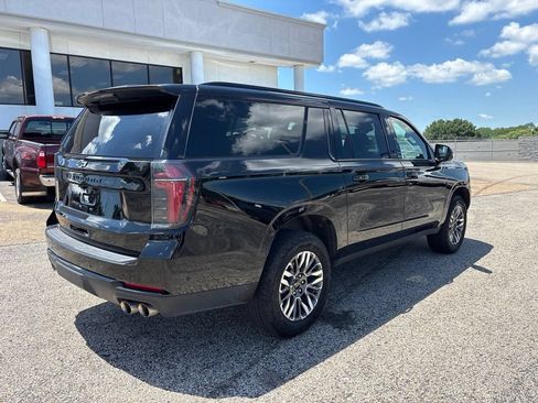 Used 2025 Chevrolet Suburban Z71 AWD/4WD image 41