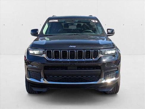 Used 2023 Jeep Grand Cherokee L Laredo image 2