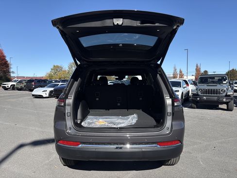 New 2025 Jeep Grand Cherokee Laredo X w/ Luxury Tech Group I image 11