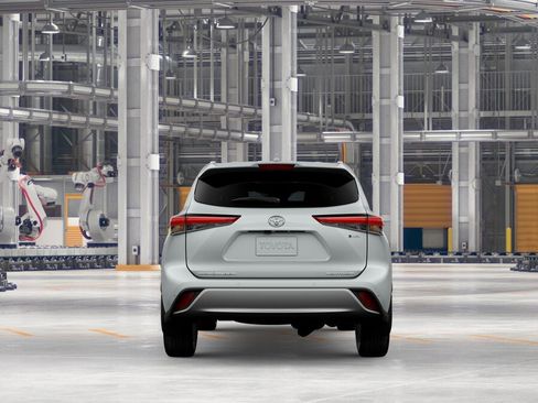New 2026 Toyota Highlander Platinum image 8