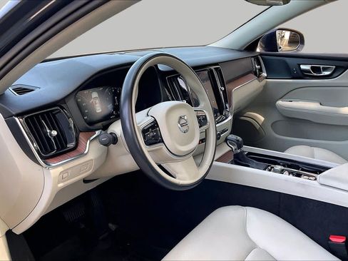 Used 2019 Volvo S60 T6 Momentum w/ Multimedia Package AWD/4WD image 18