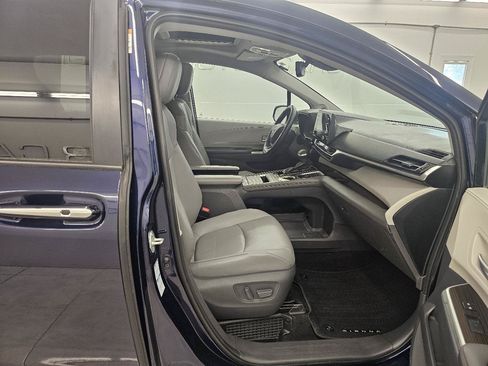 Used 2021 Toyota Sienna XLE w/ XLE Plus Package AWD/4WD image 16