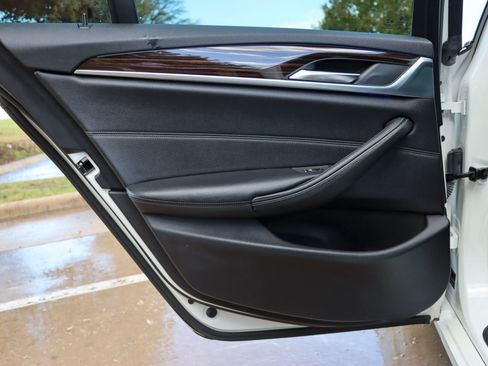 Used 2018 BMW 530e image 12