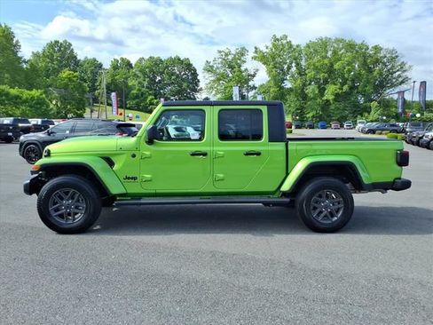 Used 2025 Jeep Gladiator Sport AWD/4WD image 9