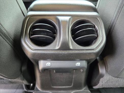 Used 2021 Jeep Gladiator Sport AWD/4WD image 17