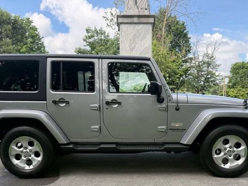 Used 2015 Jeep Wrangler Unlimited Sahara AWD/4WD image 6