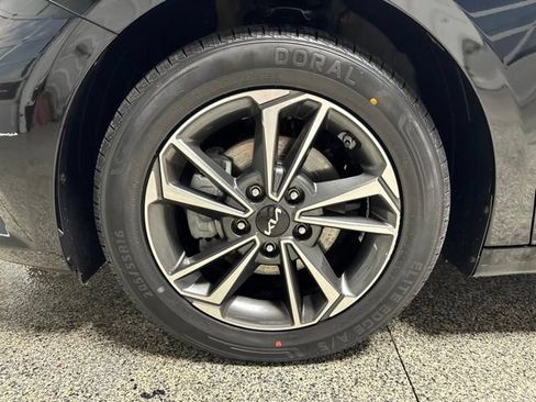 Used 2024 Kia Forte LXS w/ LXS Technology Package FWD image 4