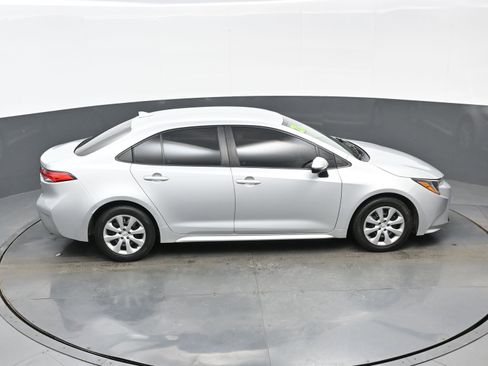 Used 2021 Toyota Corolla LE image 35