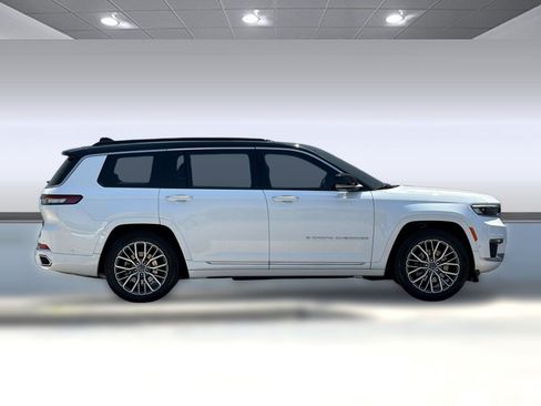 Used 2025 Jeep Grand Cherokee L Summit AWD/4WD image 8
