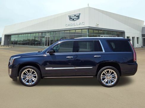 Used 2020 Cadillac Escalade Premium Luxury AWD/4WD image 3