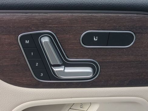 Used 2023 Mercedes-Benz GLB 250 image 22