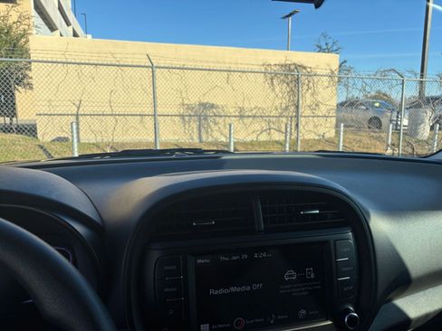 Used 2025 Kia Soul LX w/ LX Technology Package image 17