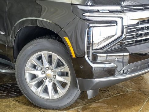 New 2026 Chevrolet Suburban Premier image 4