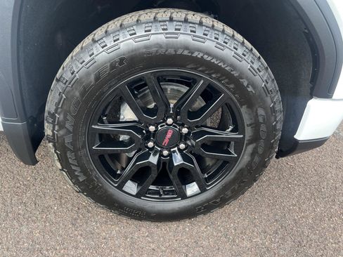 Used 2025 GMC Sierra 1500 Elevation image 12