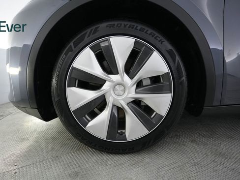 Used 2023 Tesla Model Y Long Range AWD/4WD image 19