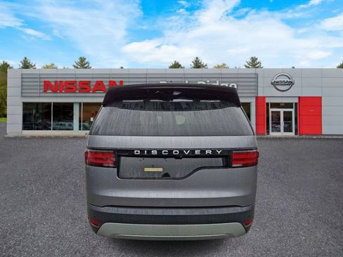 Used 2025 Land Rover Discovery S AWD/4WD image 8