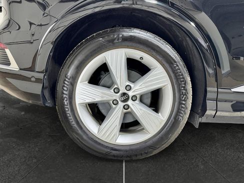 Used 2024 Audi Q4 e-tron Premium Plus image 35